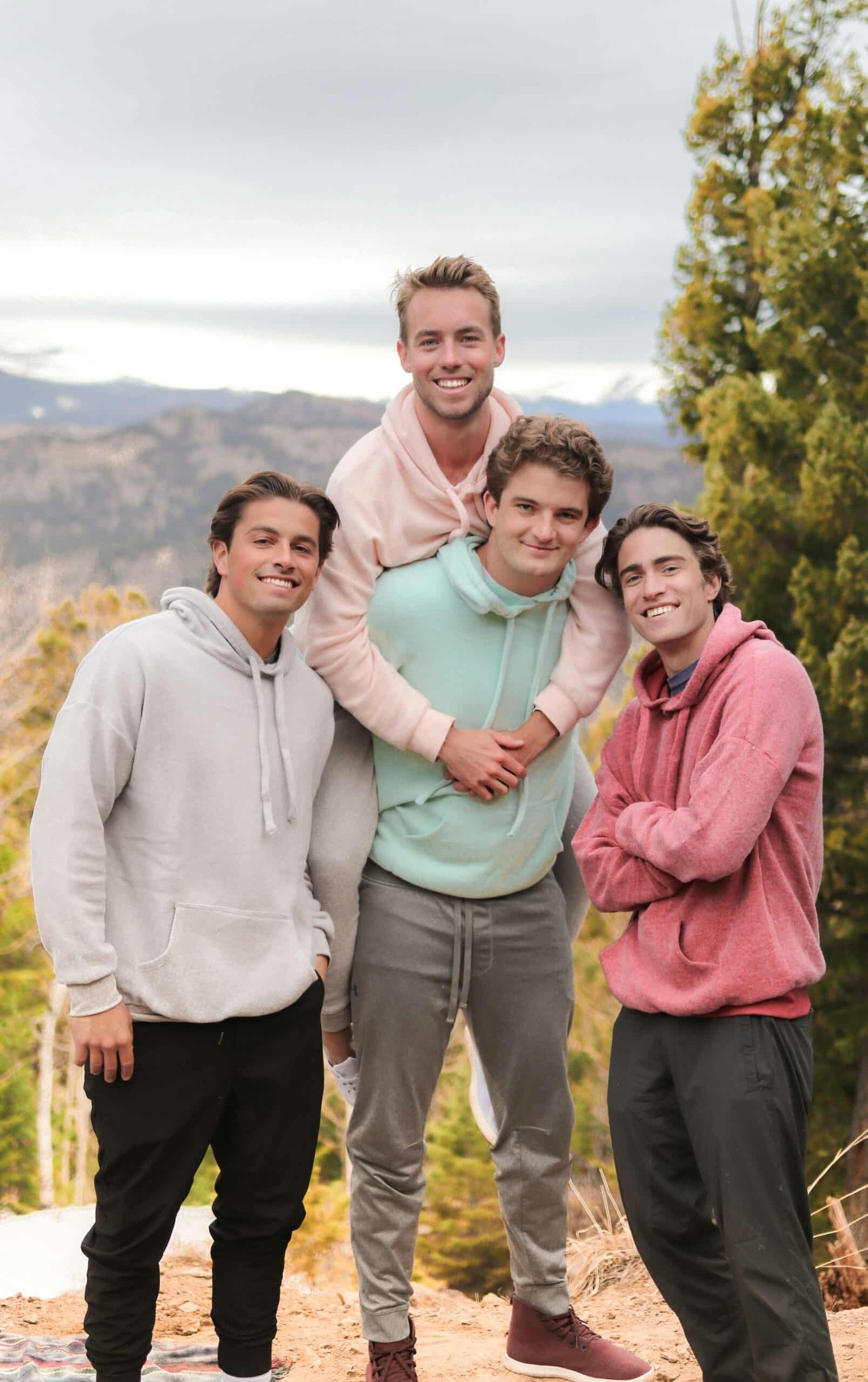 woody-kelly-UT6YOBB3HsA-unsplash Young men in rehab out hiking together